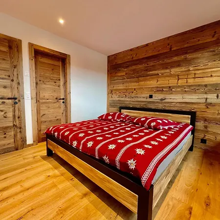 Le Chamois L Ski-out L Standing Apartment