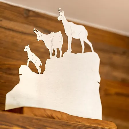 Le Chamois L Ski-out L Standing * Siviez