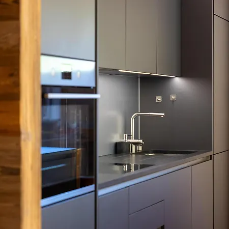 Le Chamois L Ski-out L Standing Apartamento *