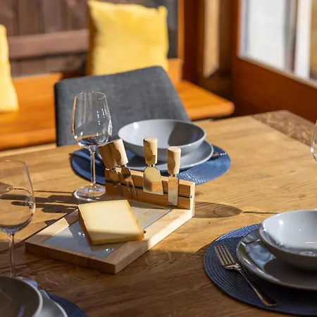 Le Chamois L Ski-out L Standing Apartment