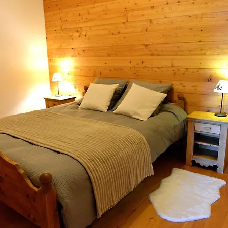 Le Chamois L Ski-out L Standing Apartamento *